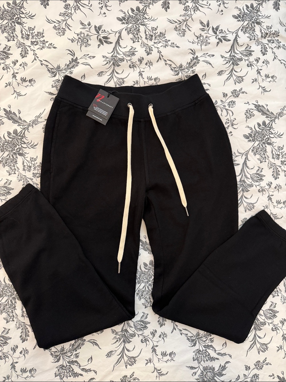 n: philanthropy  Night Jogger in black size XS